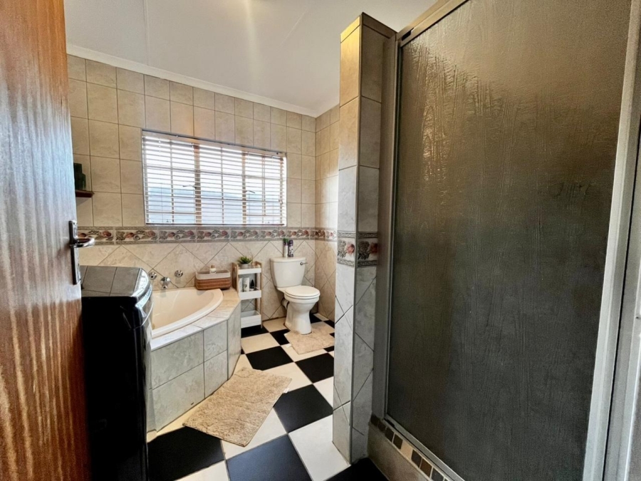 3 Bedroom Property for Sale in Safari Gardens North West